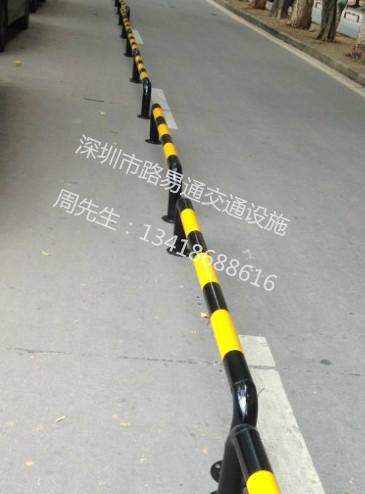 供應(yīng)大量訂做隔離護(hù)欄廠家-深圳市路易通交通護(hù)欄廠家