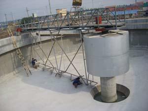 行車抬耙式吸泥機(jī)圖片