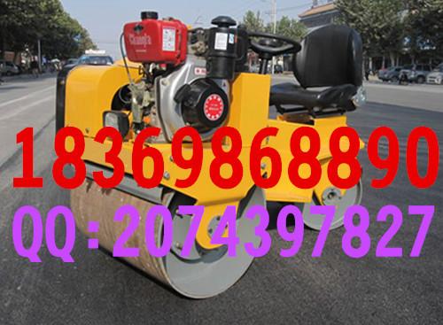 新款質(zhì)量好座駕式振動(dòng)壓路機(jī)圖片