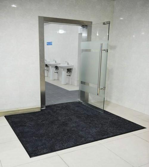 吸水地墊在衛(wèi)生間發(fā)揮的重要作用圖片