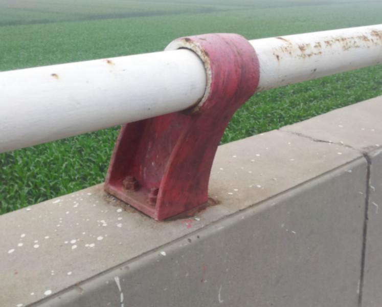 高速公路橋梁護(hù)欄支撐架