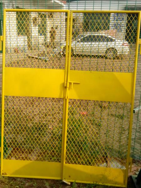 供應(yīng)建筑施工場地電梯安全門  施工升降機安全門