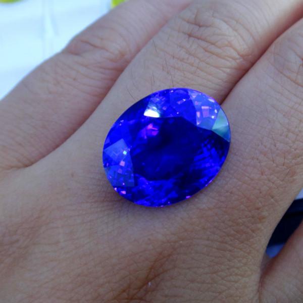 供應19.9克拉天然橢圓形坦桑石寶石