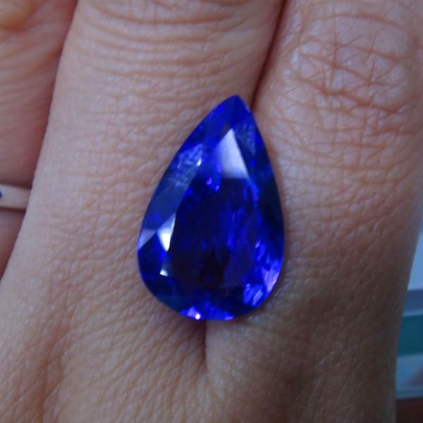 供應(yīng)7.44克拉水滴形坦桑藍(lán)寶石吊墜
