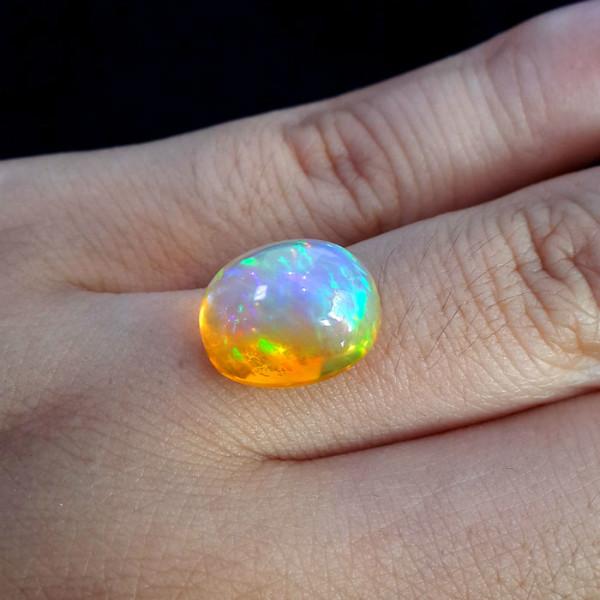 供應(yīng)彩色寶石歐泊6.34克拉水晶歐泊