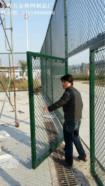 供應(yīng)安裝體育場(chǎng)圍網(wǎng)