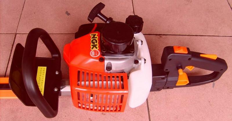 供應(yīng)綠籬修剪機(jī)廠家直銷，綠籬修剪機(jī)聯(lián)系電話15886777186