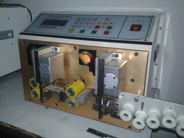 供應(yīng)廠家直銷全自動(dòng)電腦裁線機(jī)剝皮扭線 高難度電子線 裁斷剝皮剝芯機(jī)