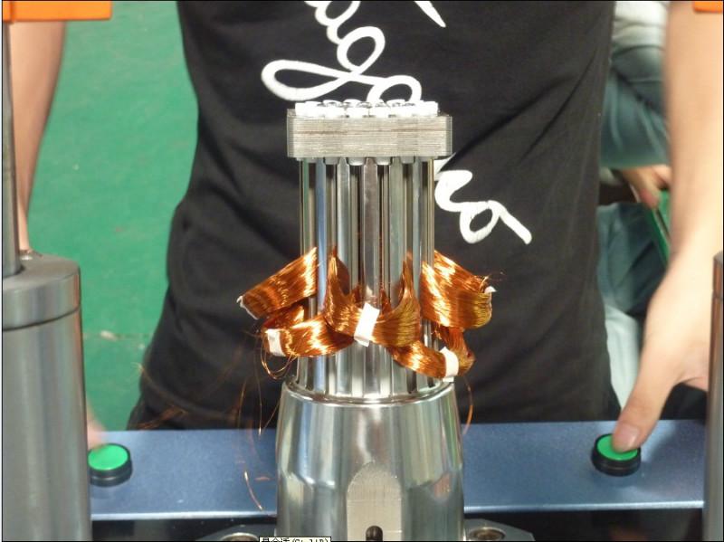 供應(yīng)安慶電機(jī)客戶嵌線機(jī) 定子嵌線機(jī)