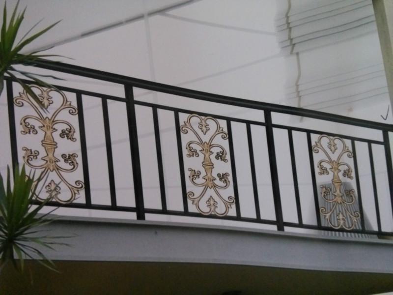 供應重慶鋁合金陽臺護欄/鋁合金欄桿廠家/陽臺欄桿/鋁合金陽臺攔河