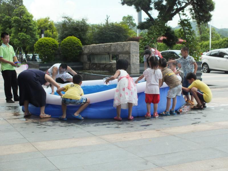 供應(yīng)現(xiàn)場撈金魚