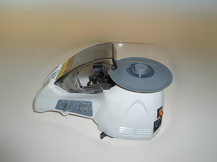 供應(yīng)東莞圓盤膠紙機(jī) ZCUT-8圓盤膠紙機(jī)批發(fā)