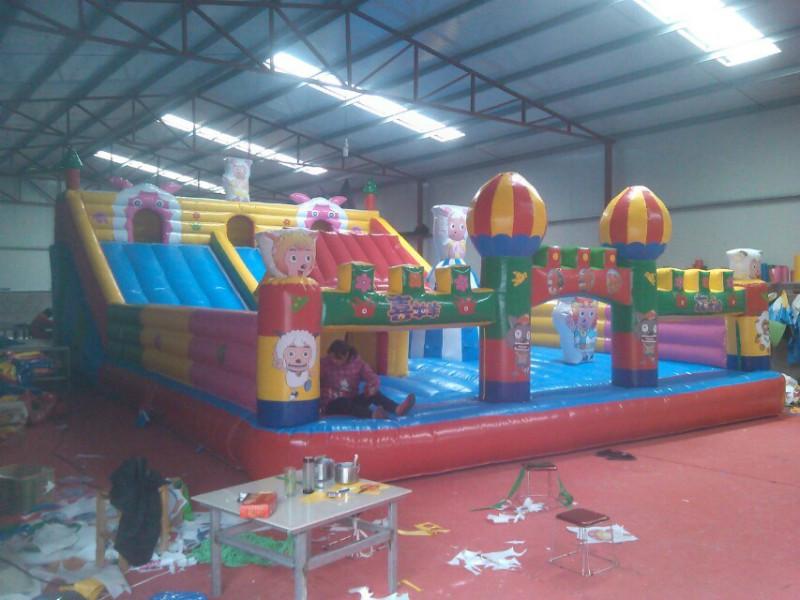 供應(yīng)光頭熊熊大熊二充氣蹦蹦床城堡批發(fā)，熊大熊二兒童充氣城堡*格，熊大熊二兒童充氣玩具廠家