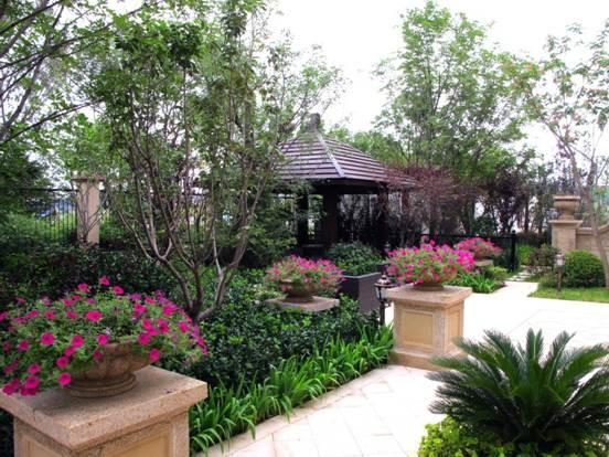 供應(yīng)別墅庭院是追求自然合乎人心