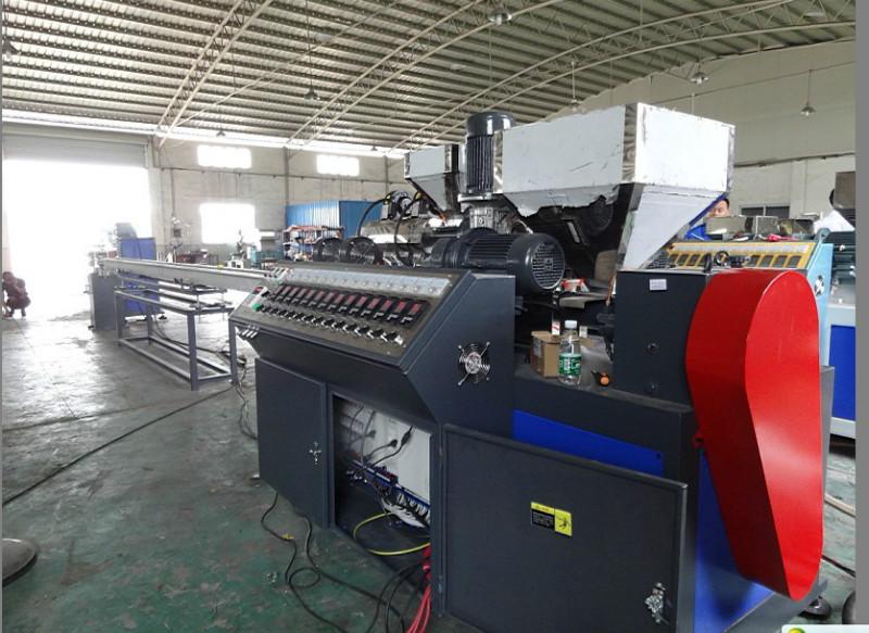 供應(yīng)廣東塑料機PVC高精度軟管擠出機