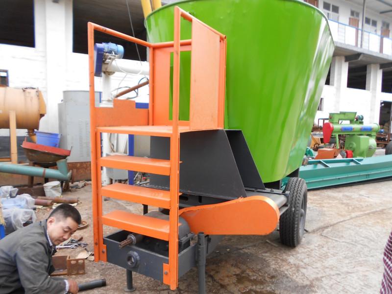 供應(yīng)河南牛羊自動(dòng)喂料車，牛羊自動(dòng)喂料車報(bào)價(jià)