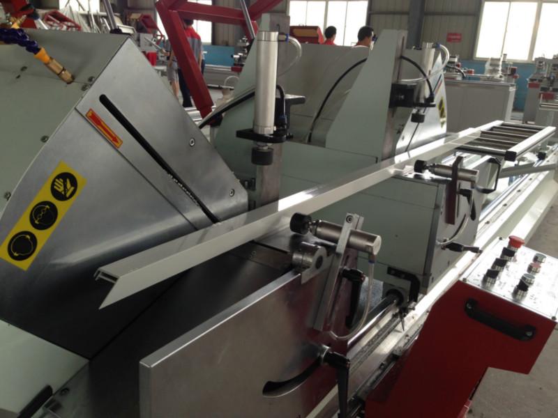 供應(yīng)濟南光伏組件鋁邊框切割鋸廠家