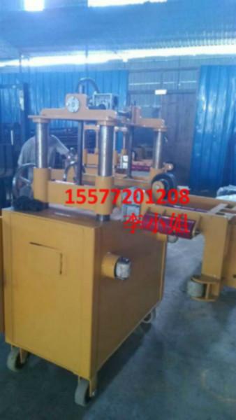 橋梁底部修補(bǔ)平臺(tái)檢測(cè)車圖片