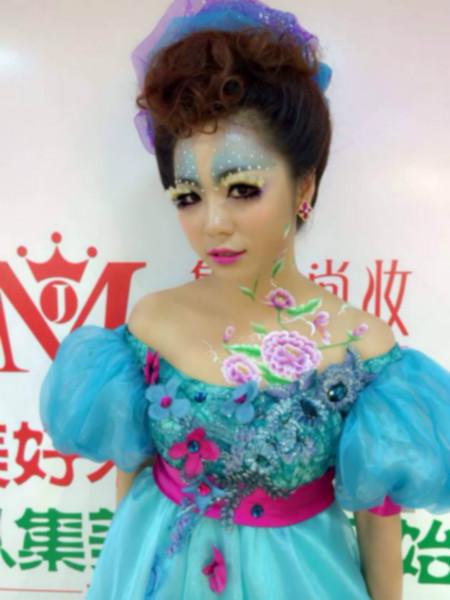 肇慶學(xué)化妝那里專業(yè)H肇慶彩妝培訓(xùn)圖片