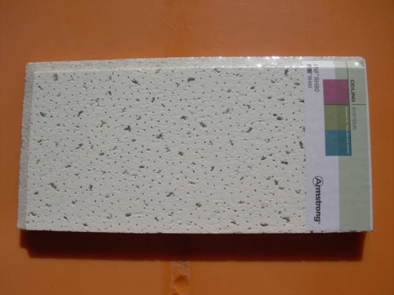 供應(yīng)阿姆斯壯毛毛蟲礦棉吸音板雅麗RH80天花板