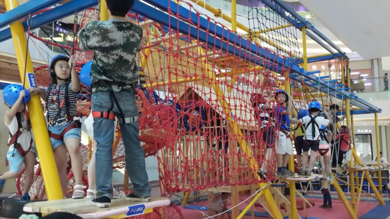 供應(yīng)戶外拓展設(shè)備 兒童攀巖墻  兒童拓展設(shè)備廠家