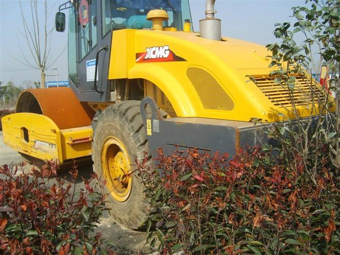 供應(yīng)二手徐工新款10-22噸壓路機(jī)出售