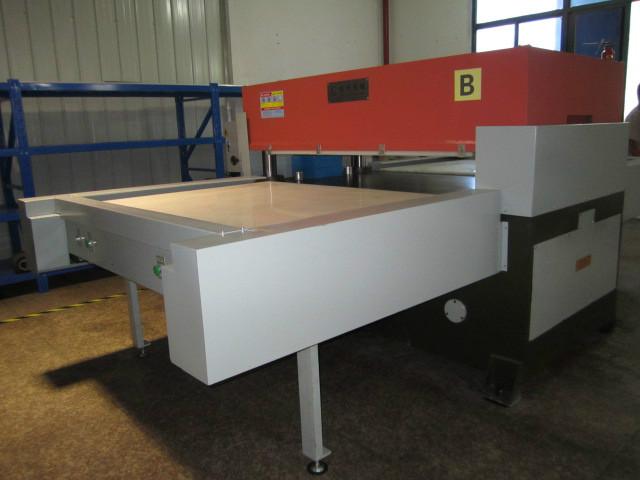 雙邊自動(dòng)送料精密四柱裁斷機(jī)圖片/雙邊自動(dòng)送料精密四柱裁斷機(jī)樣板圖 (2)