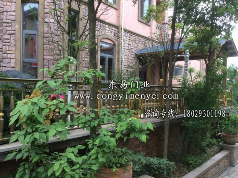 供應(yīng)小別墅門鑄鋁門