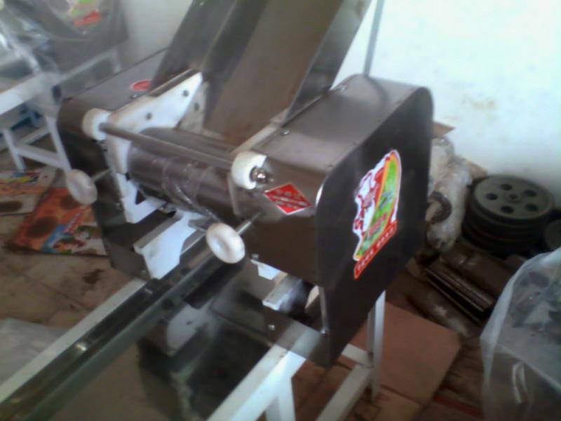供應(yīng)80型面條機(jī)  型號(hào)多多