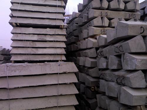 供應(yīng)廉價(jià)水泥枕木