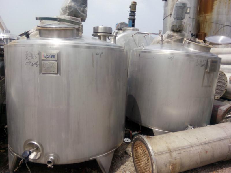 供應二手玻璃鋼儲罐500型、山東二手玻璃鋼儲罐500型批發(fā)價格、二手玻璃鋼儲罐