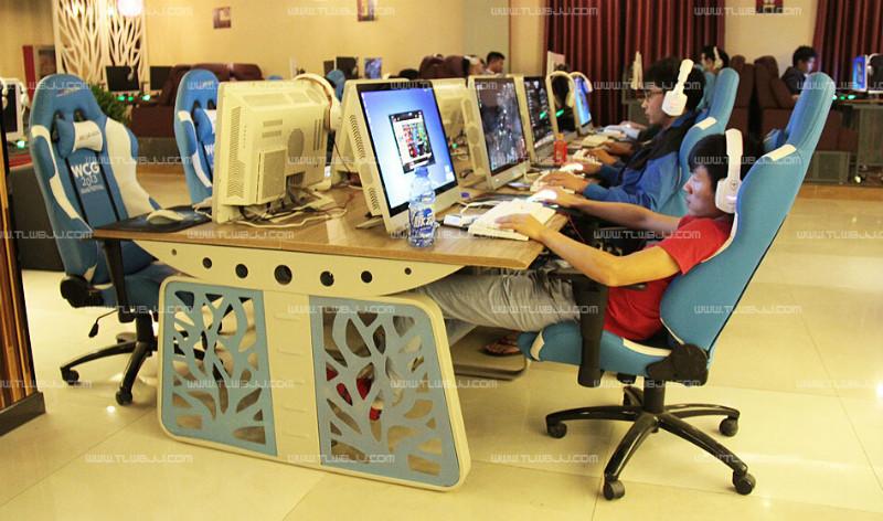 供應(yīng)鄭州網(wǎng)吧競賽椅