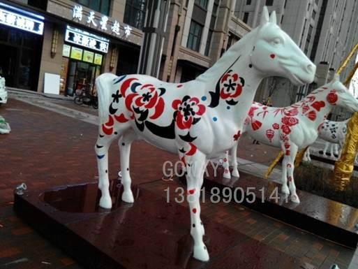 供應(yīng)出租旋轉(zhuǎn)木馬出租小黃人