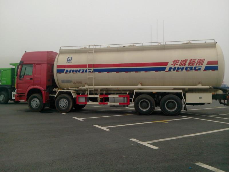 紅巖散水車隨州紅巖散水罐車圖片