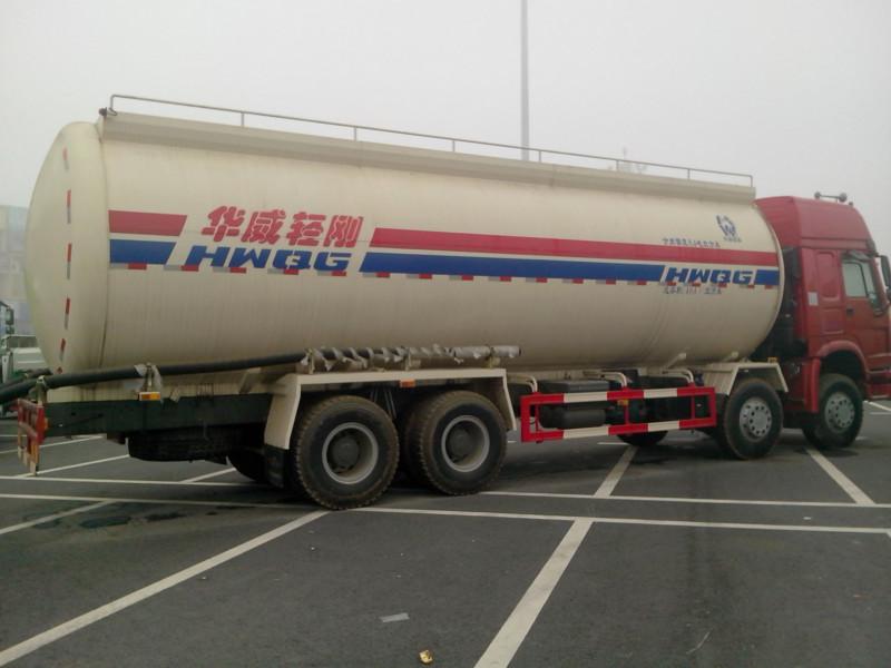 供應(yīng)重汽豪沃國四散裝水泥運輸車散裝水泥運輸車廠家