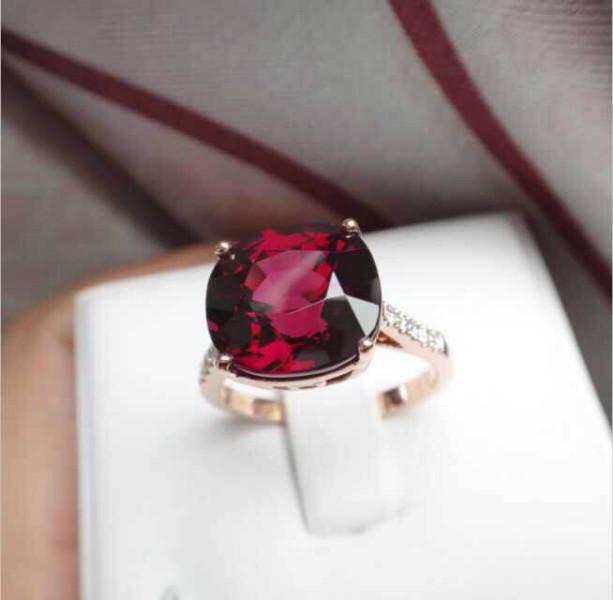 供應18K玫瑰金方枕形鎂鋁石榴寶石戒指
