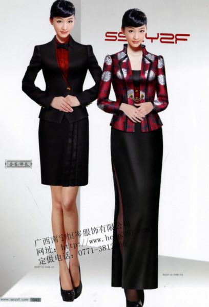 供應高端商務西服職業(yè)裝以國外進口面料