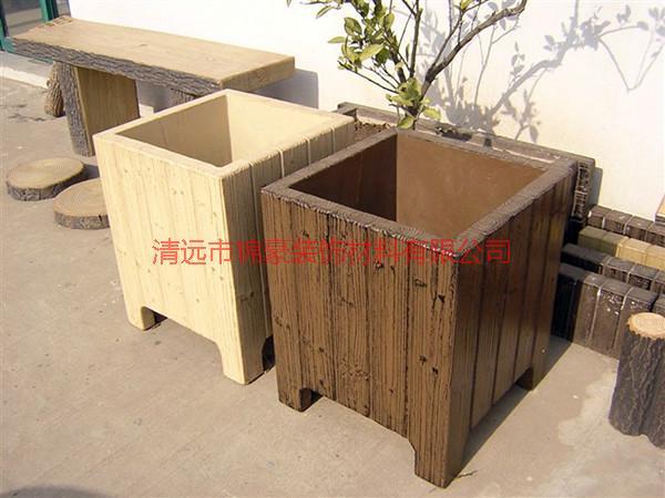 供應(yīng)用于的廣東清遠(yuǎn)仿木垃圾箱