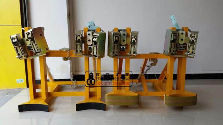 供應鷹嘴油桶夾具叉車油桶夾具吊油桶夾具油桶夾具價格