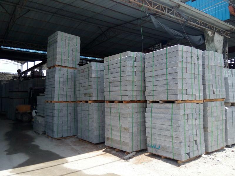 供應(yīng)市政道路改造路基*封開花路牙石