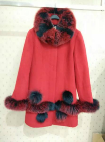 庫存羊絨大衣批發(fā)圖片