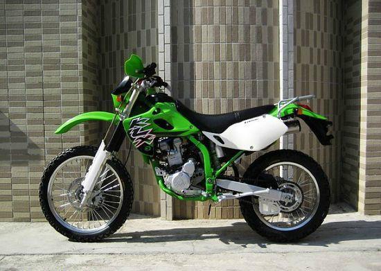 川崎KLX250摩托车图片