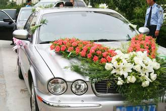 供應(yīng)梁平縣鮮花店婚車(chē)裝飾