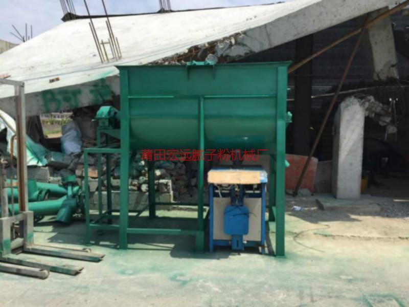 供應(yīng)各種立式飼料粉碎攪拌價(jià)錢  粉碎攪拌價(jià)錢  各種立式飼料粉碎攪拌